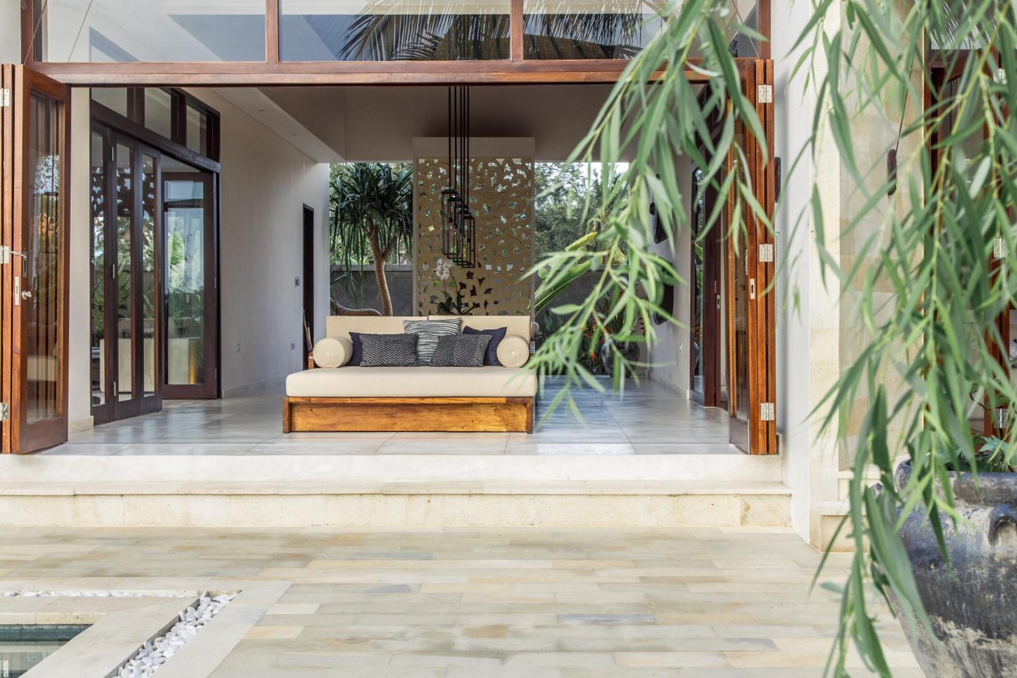 Spacious And Luxury Modern With Huge Garden And Pool Villa